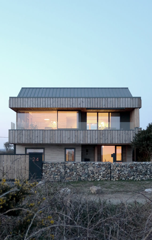 Super -insulated aluminium windows and frameless balustrade for coastal home