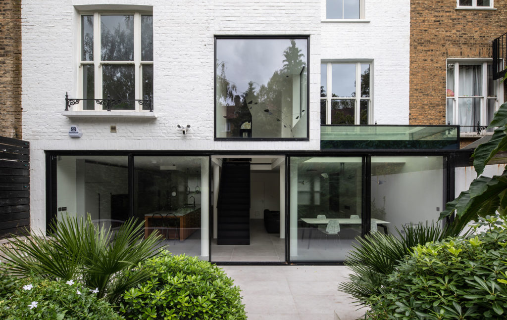 SL 800 sliding doors for London open plan home