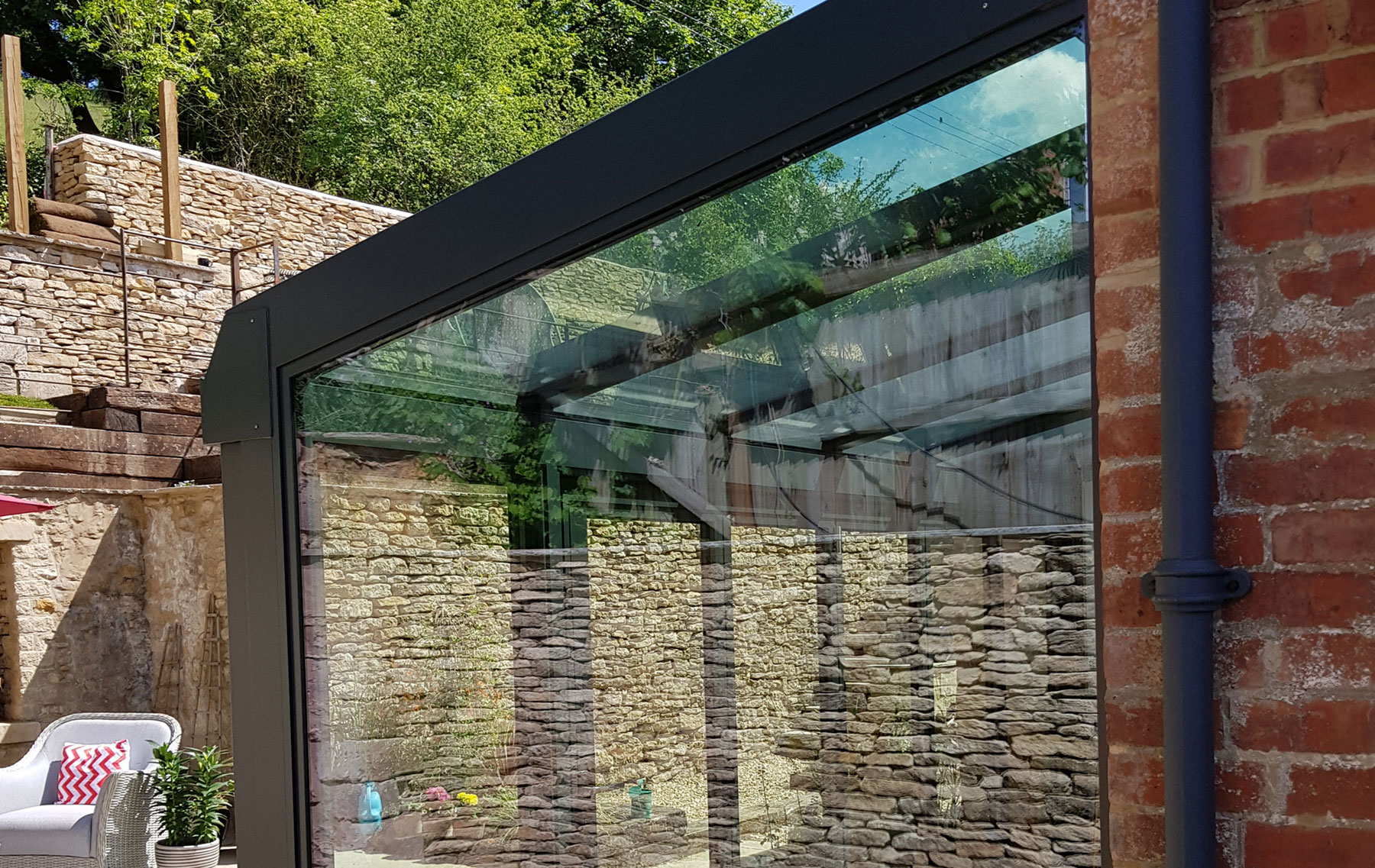 Glass extension with solar control glass roof