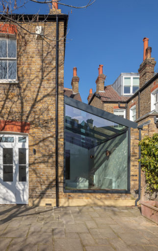 Glass extension with fixed window