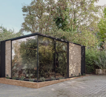 Corner to corner glass for garden glass house