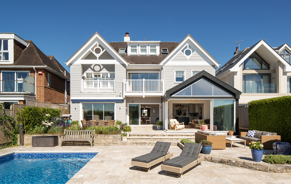 Open corner sliding doors for extension