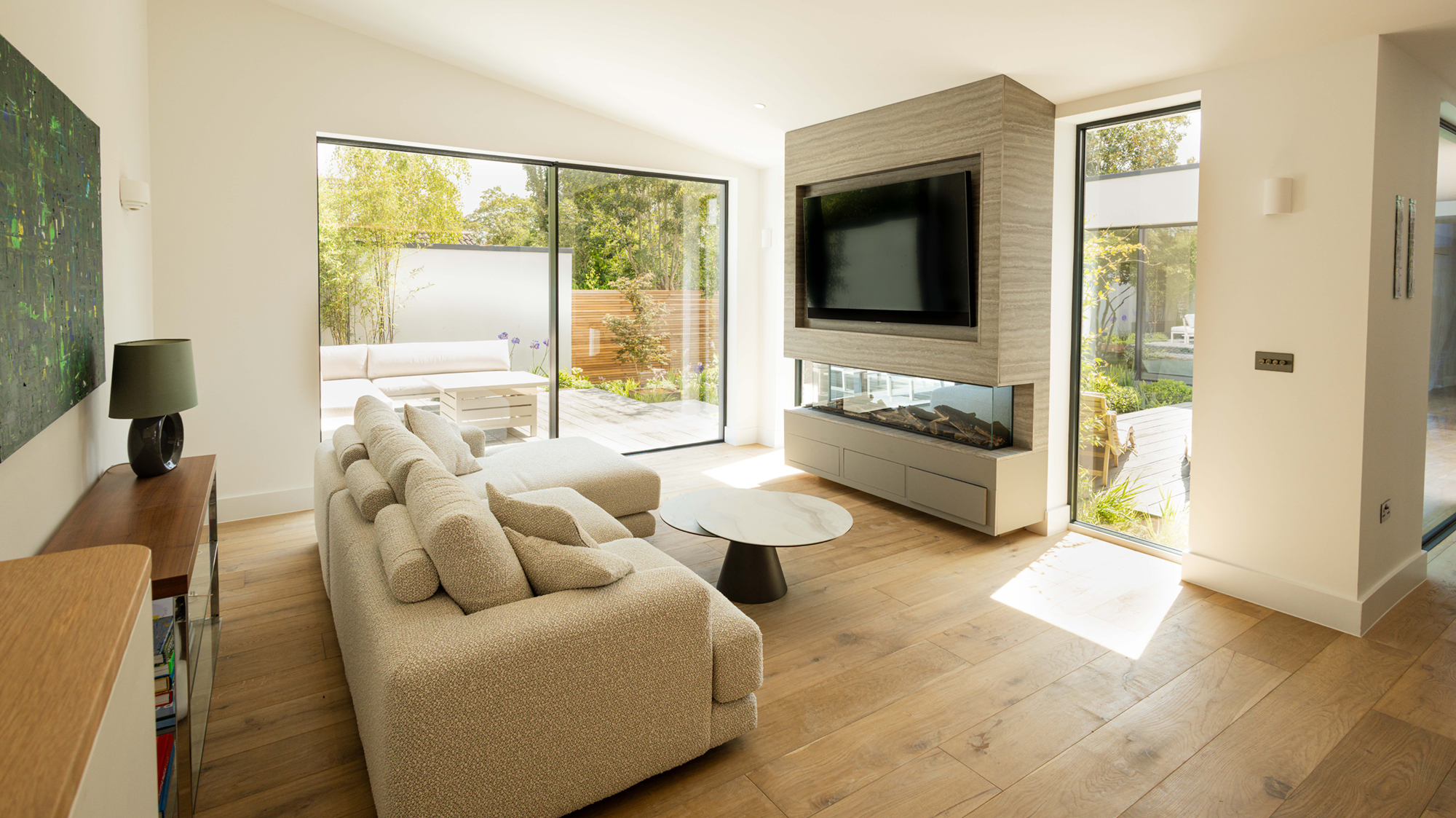 CONTEMPORARY GLASS HOUSE